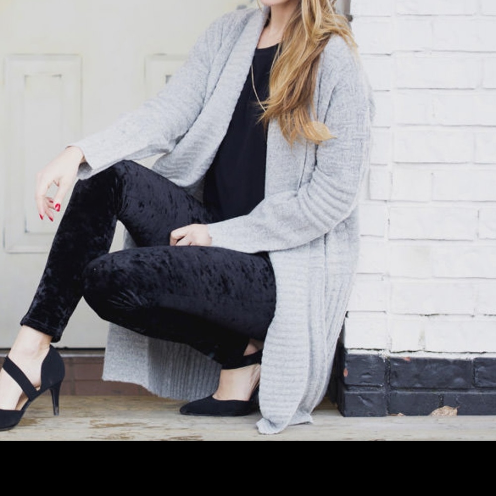 BLACK VELVET LEGGINGS - Picture 2 of 4